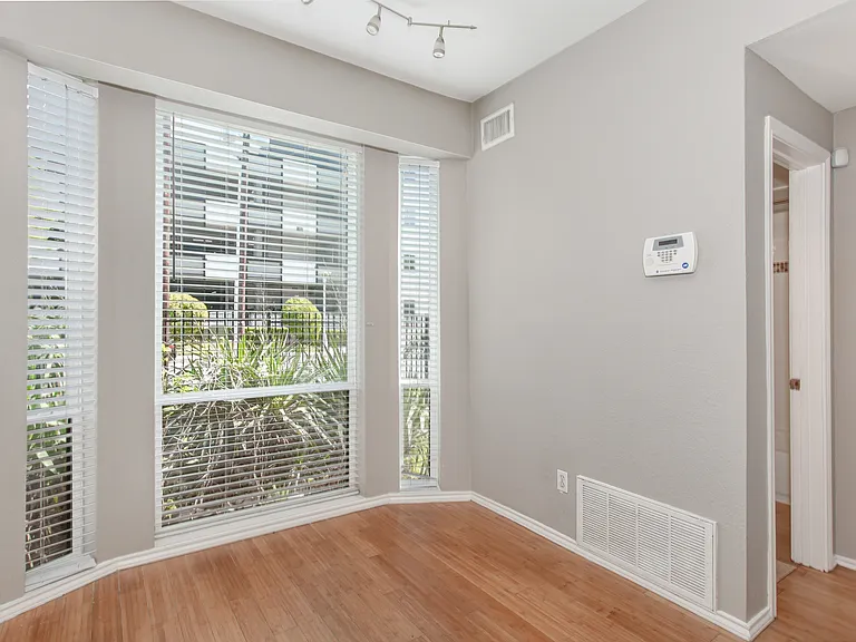 2002 N Fitzhugh Ave #2 — Photo 7