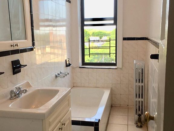 4th image of 85 Forest Pkwy #6