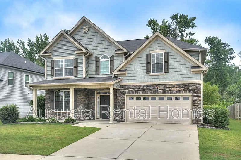 4 bed, 2.5 bath, 2866 sqft, $2,550 — Photo 2