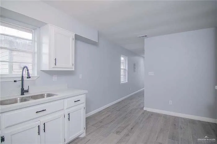 1120 E Sanchez St — Photo 3