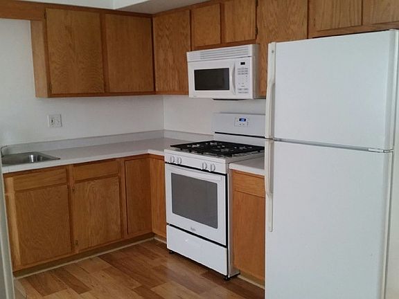 2nd image of 1260 Johnston Dr #B