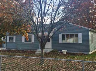 6047 Edison Dr, Cedar Falls, IA 50613