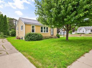 426 Hillcrest Dr, Sun Prairie, WI 53590