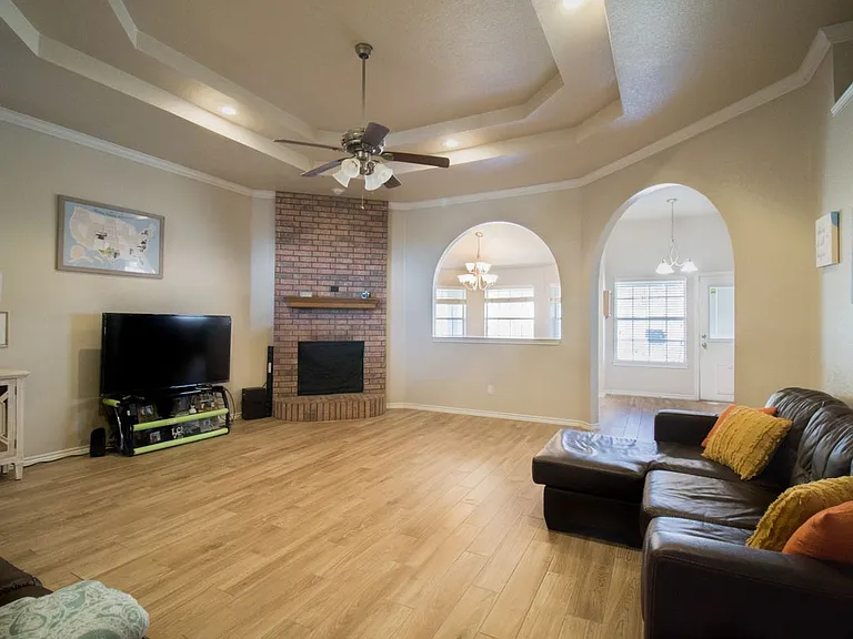 714 Tundra Dr — Photo 2