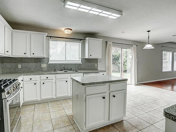 5th image of 3322 Broken Bough Dr