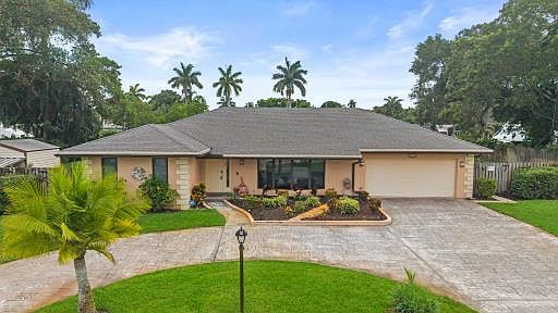 1st image of 2409 SW 27th Avenue