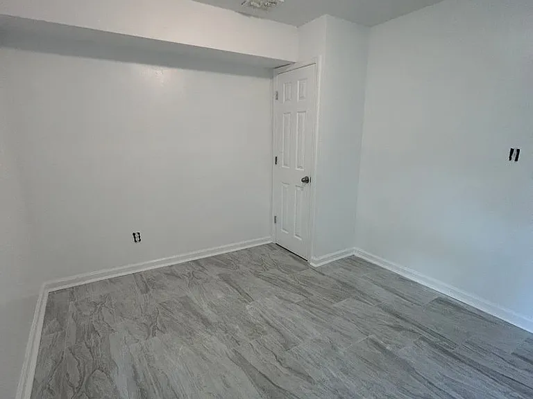 1139 Sewall Ave — Photo 13