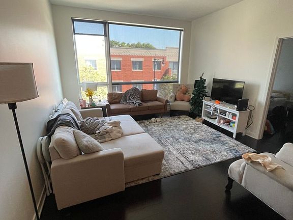 5th image of 6354 N Lakewood Ave APT 22