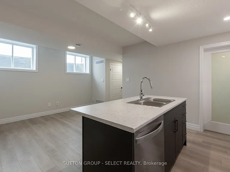 6437 Heathwoods Ave — Photo 9