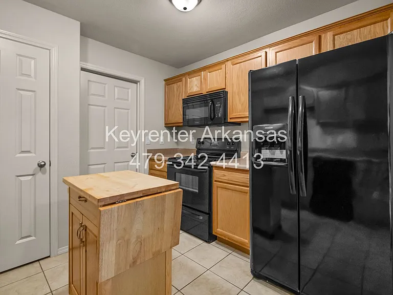 705 SW Crystal St — Photo 10