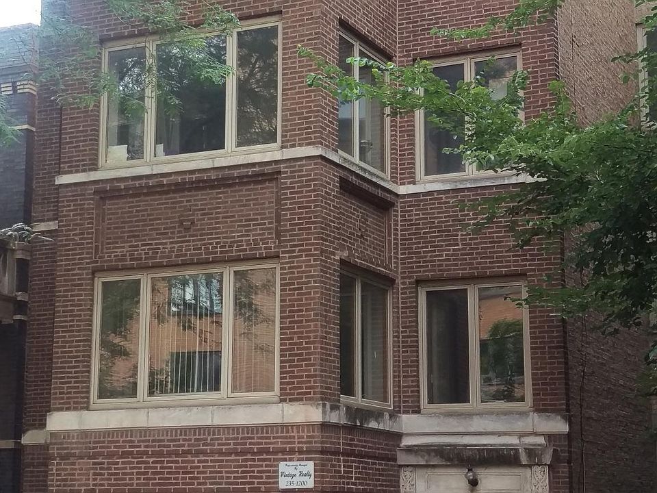 1st image of 1112 N Oakley Blvd APT 1