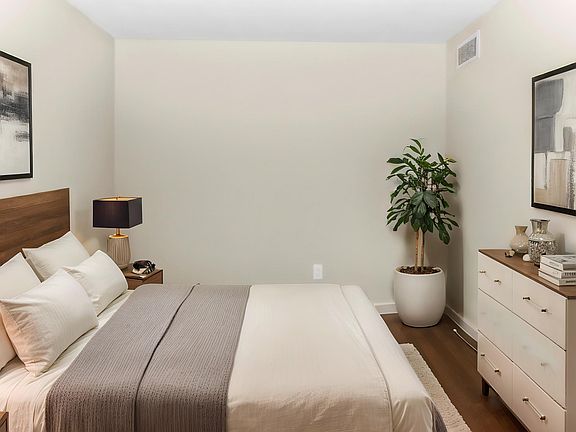 5th image of 4051 W Pine Blvd #1