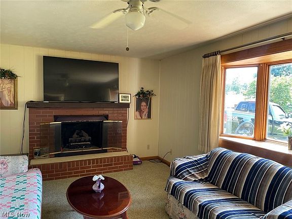 2nd image of 105 Holiday Dr