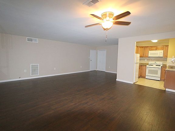 Living/Dining Area