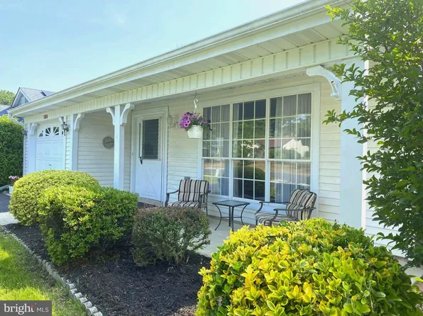 155 Buckingham Dr, Southampton, NJ 08088