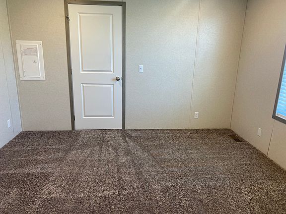 5th image of 32617 Lewis Ct