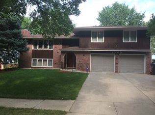 2300 Devoe Dr, Lincoln, NE 68506