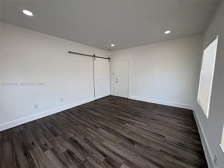 3237 SW 4th St #5 — Photo 4