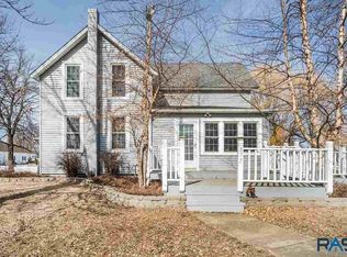 877 E 1st St, Parker, SD 57053
