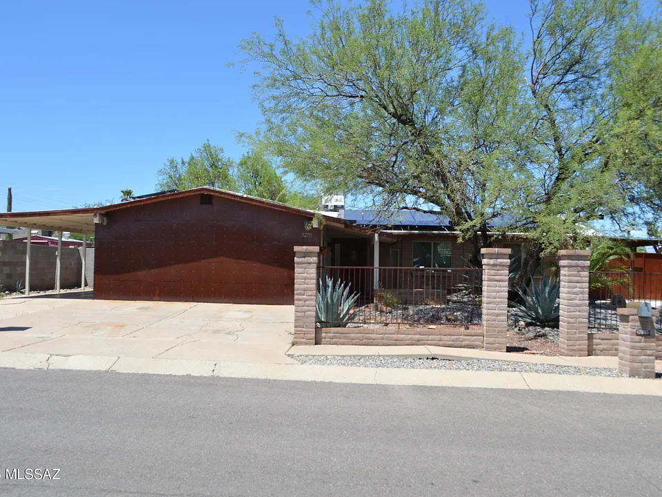 3270 W Capistrano Rd