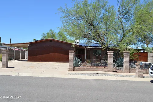 3270 W Capistrano Rd Photo 1