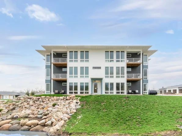 4025 Cedar Heights Dr #8, Cedar Falls, IA 50613