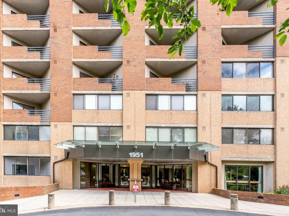 1951 Sagewood Ln APT 220, Reston, VA 20191