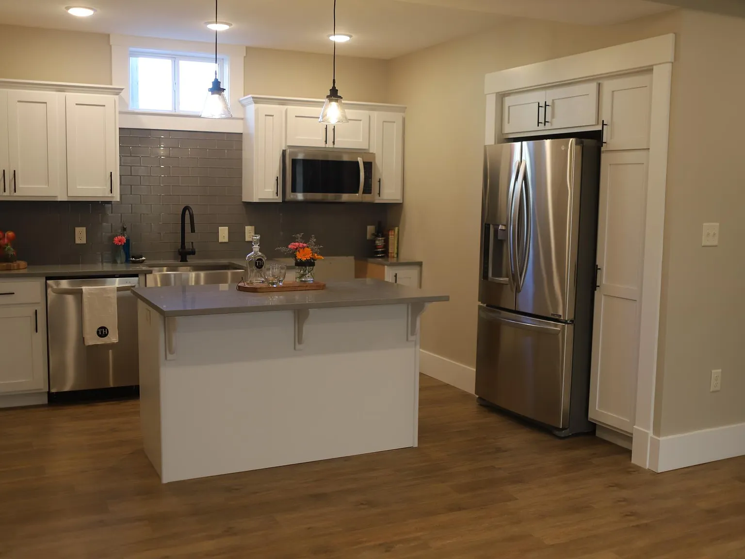 4 bed, 2120 sqft, $3,000 — Photo 3