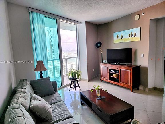 3rd image of 1900 N Bayshore Dr APT 2806