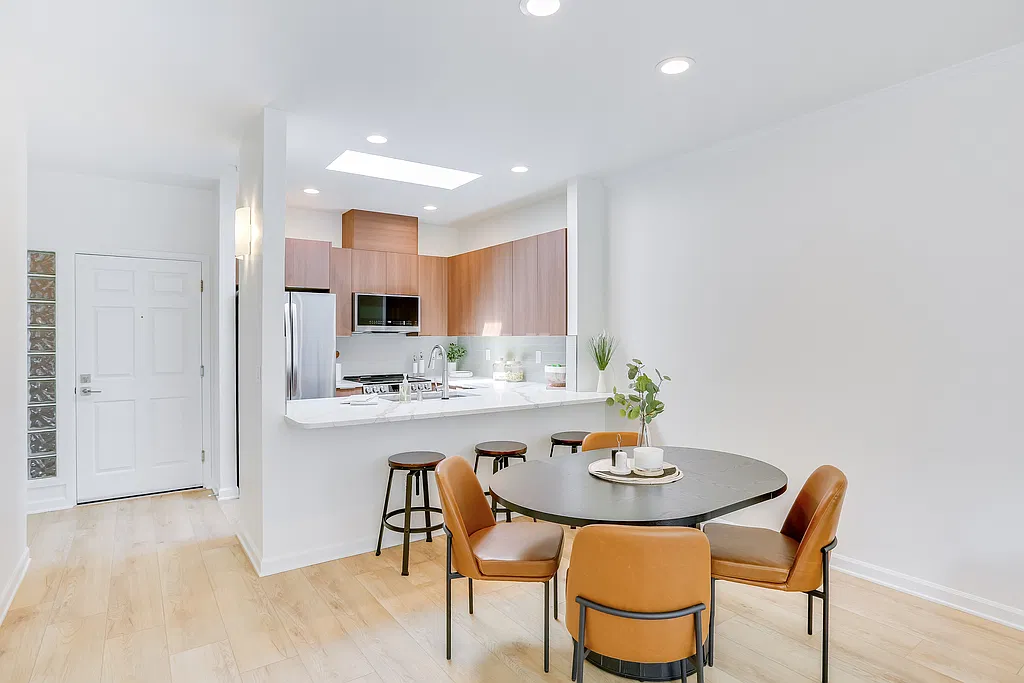2 bed, 955 sqft, $2,995 — Photo 4