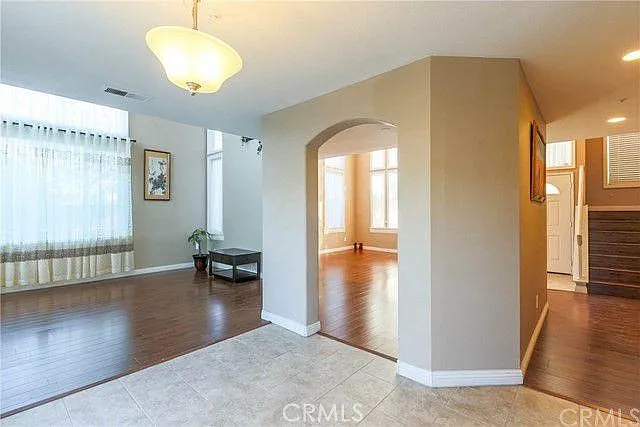 820 N Justin Pl — Photo 8