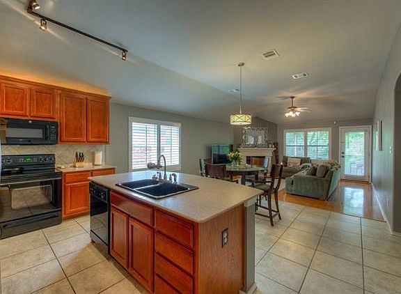 5th image of 1611 Melissa Oaks Ln