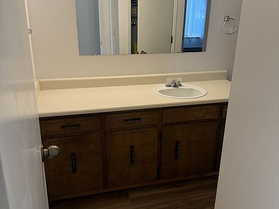 4th image of 815 W Miner St #3