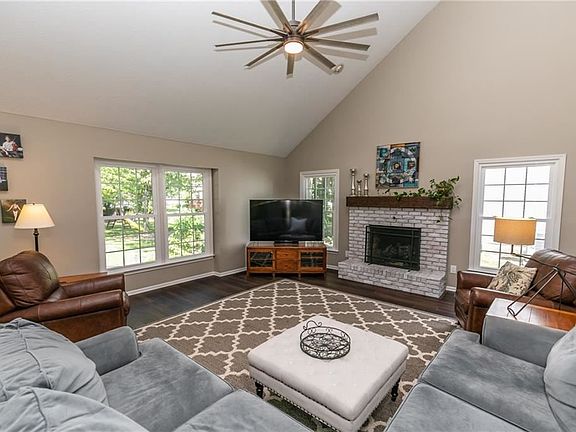 5th image of 20934 Westminster Dr