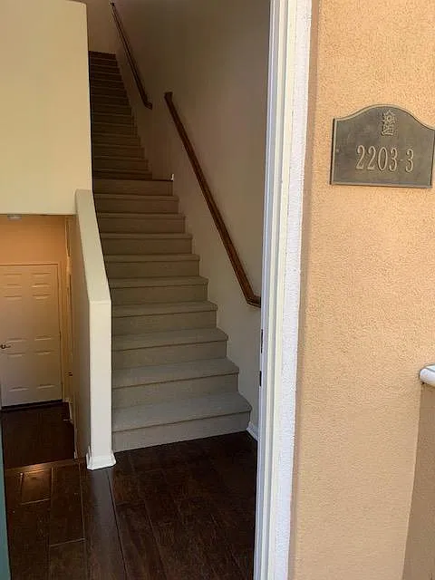 2 bed, 2.5 bath, 1410 sqft, $3,200 — Photo 2