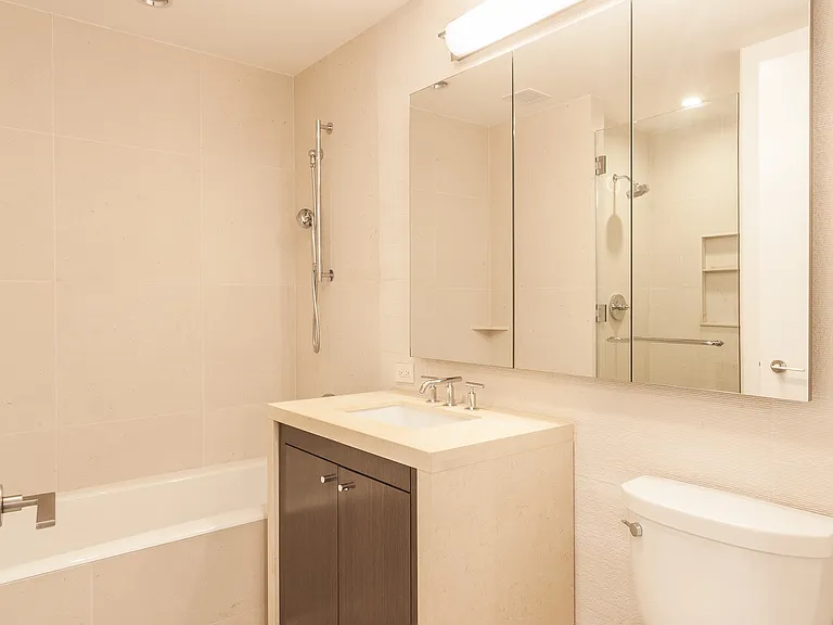 200 E End Ave #9P — Photo 3
