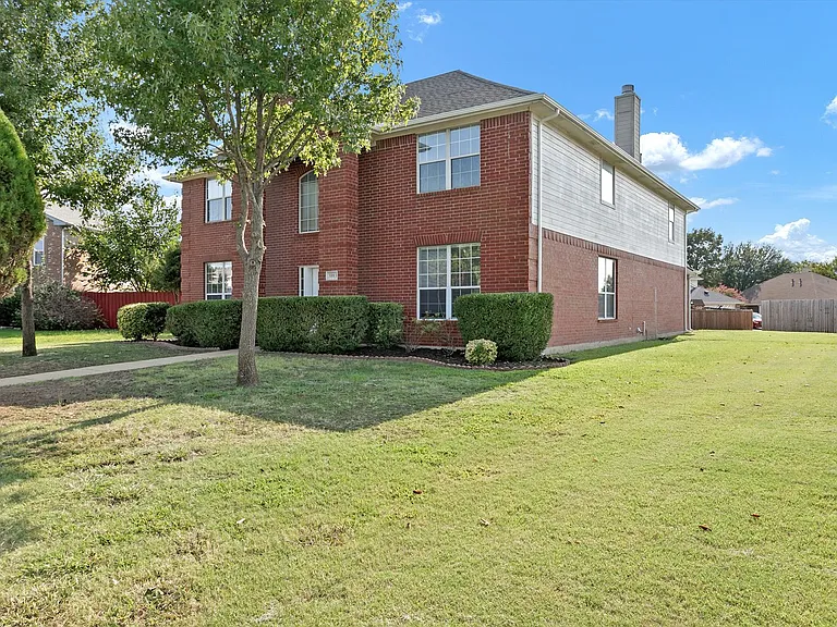 3803 Farmington Dr — Photo 8