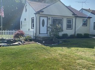 1153 Elmwood Rd, Mayfield Heights, OH 44124