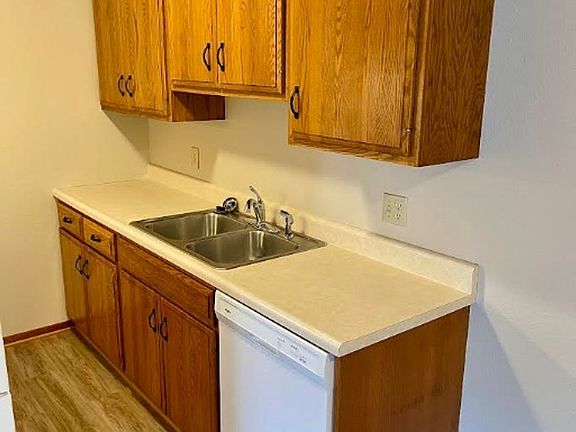 3rd image of 409 E 15th St APT 3