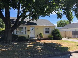 52 Cedarcrest Dr, Pawtucket, RI 02861