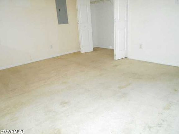 4th image of 17194 Jocasta Ave
