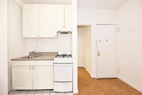 Rented by Buchbinder & Warren | media 12