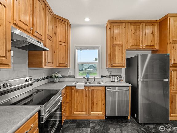 5th image of 1257 SW Elzina Street