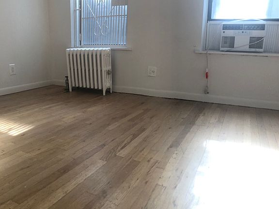 5th image of 340 E 5th St APT D4