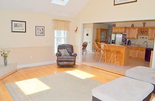 5th image of 2070 South St