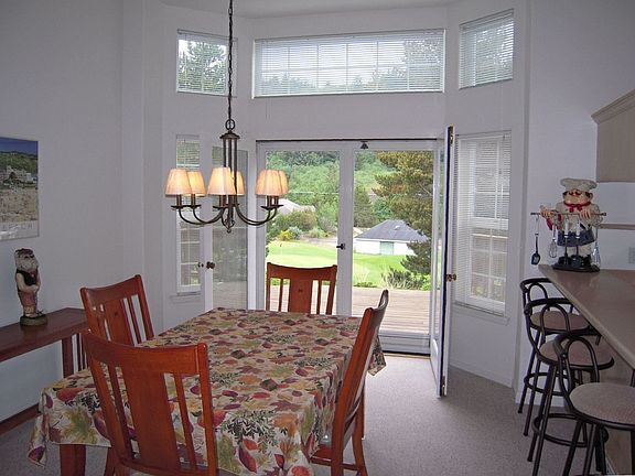Dining Room & Doors to Deck