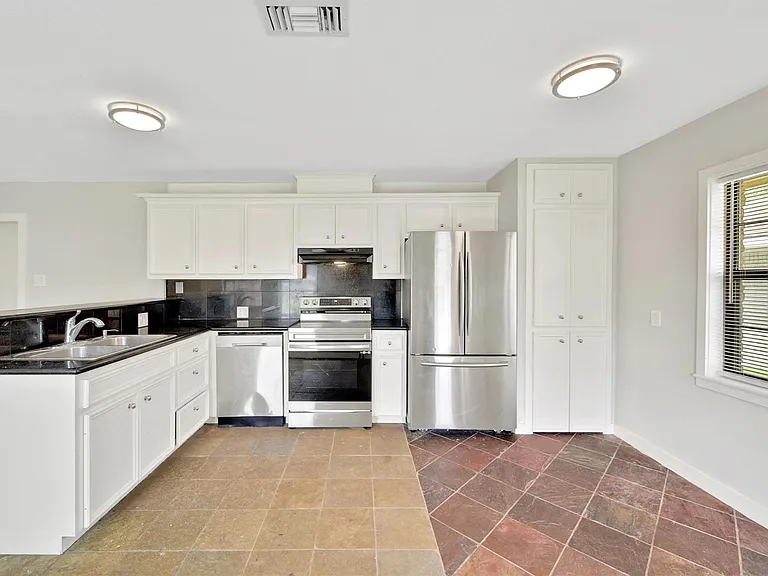3315 S Braeswood Blvd — Photo 11