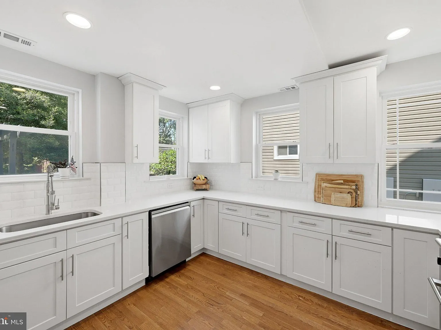 4 bed, 3.5 bath, 3260 sqft, $5,000 — Photo 3