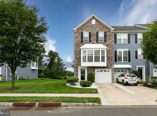 40 River Ln, Delanco, NJ 08075