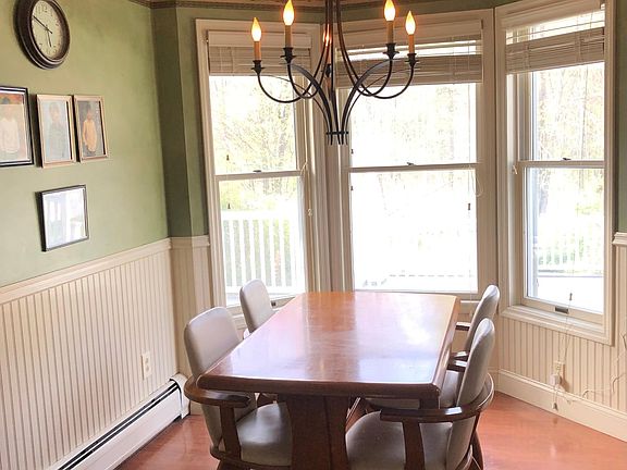 4th image of 10 Carlyle Ct